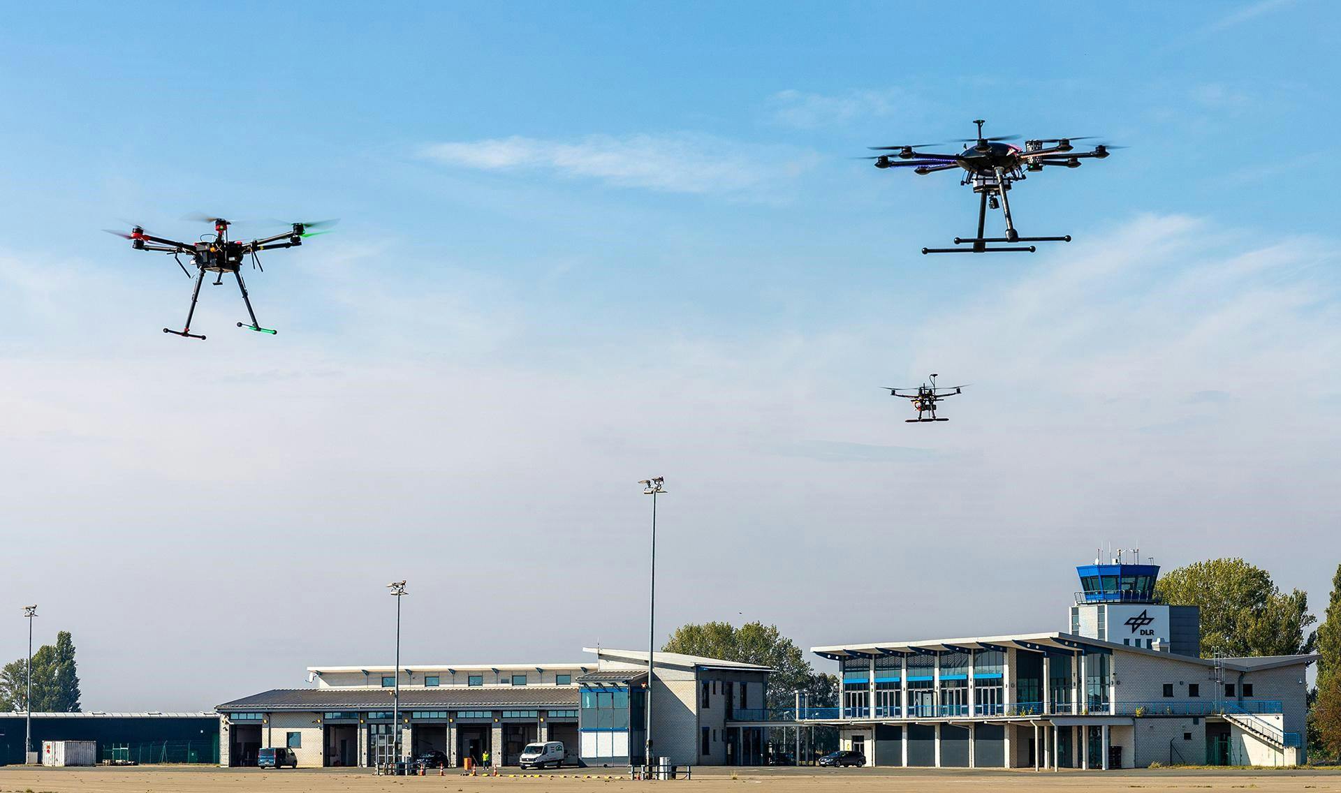 The in&shy;ter&shy;play be&shy;tween tra&shy;di&shy;tion&shy;al air traf&shy;fic man&shy;age&shy;ment, drone airspace and in&shy;no&shy;va&shy;tive un&shy;manned ap&shy;pli&shy;ca&shy;tions is be&shy;ing test&shy;ed in Cochst&shy;edt. Credit: DLR (CC BY-NC-ND 3.0)