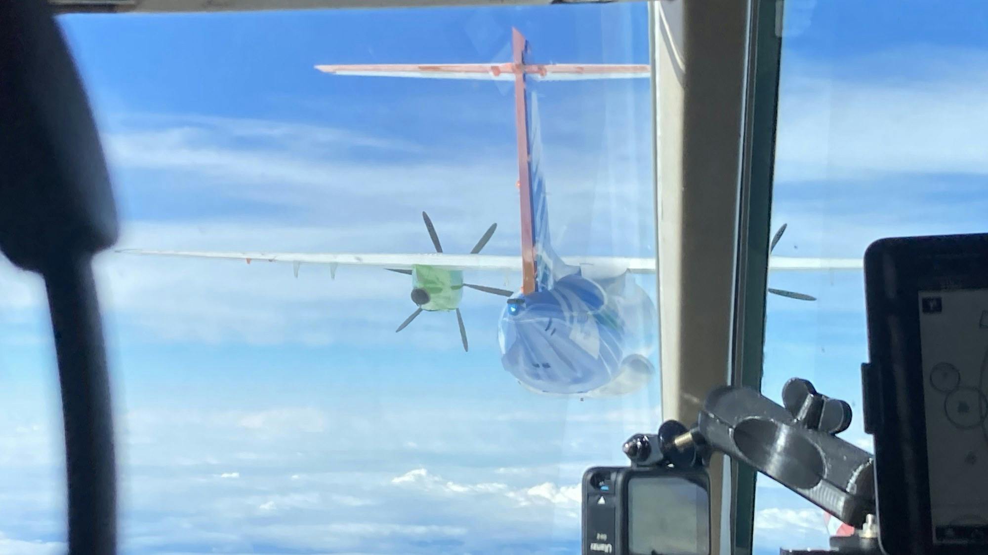 View from the Falcon cockpit: For the measurements, the DLR research aircraft Falcon 20E follows the D328 UpLift at a distance of 50 to 500 meters. Uplift is fuelled with 100 percent synthetic Fischer-Tropsch fuel. Credit: DLR (CC BY-NC-ND 3.0)