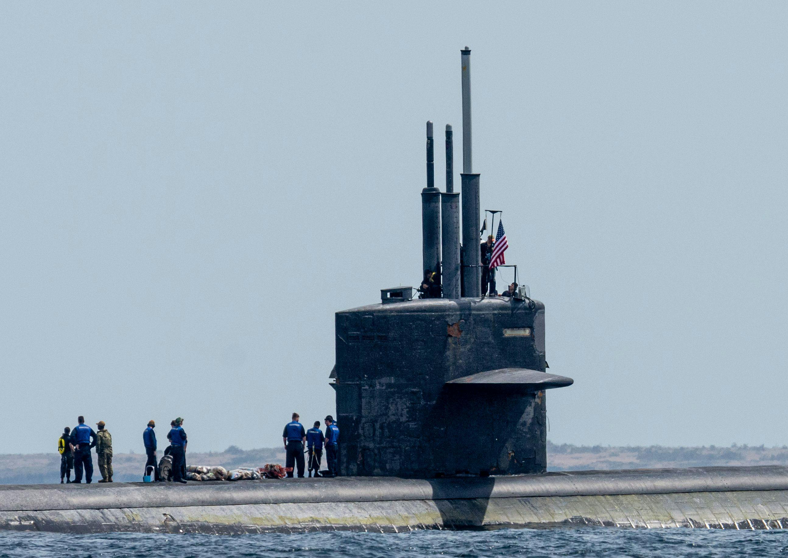 Navy submarines use a variety of electro-optical and RF and microwave sensors aboard modern vessels. The Multifunction Modular Mast (MMM) hoists sensors above the water's surface aboard submarines without traditional hull-penetrating periscopes.
