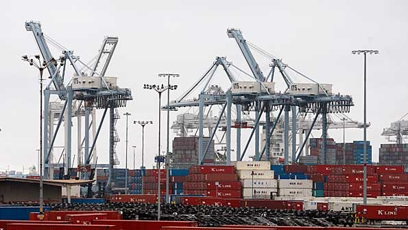Congestion Causes Volume Decrease at LA Port