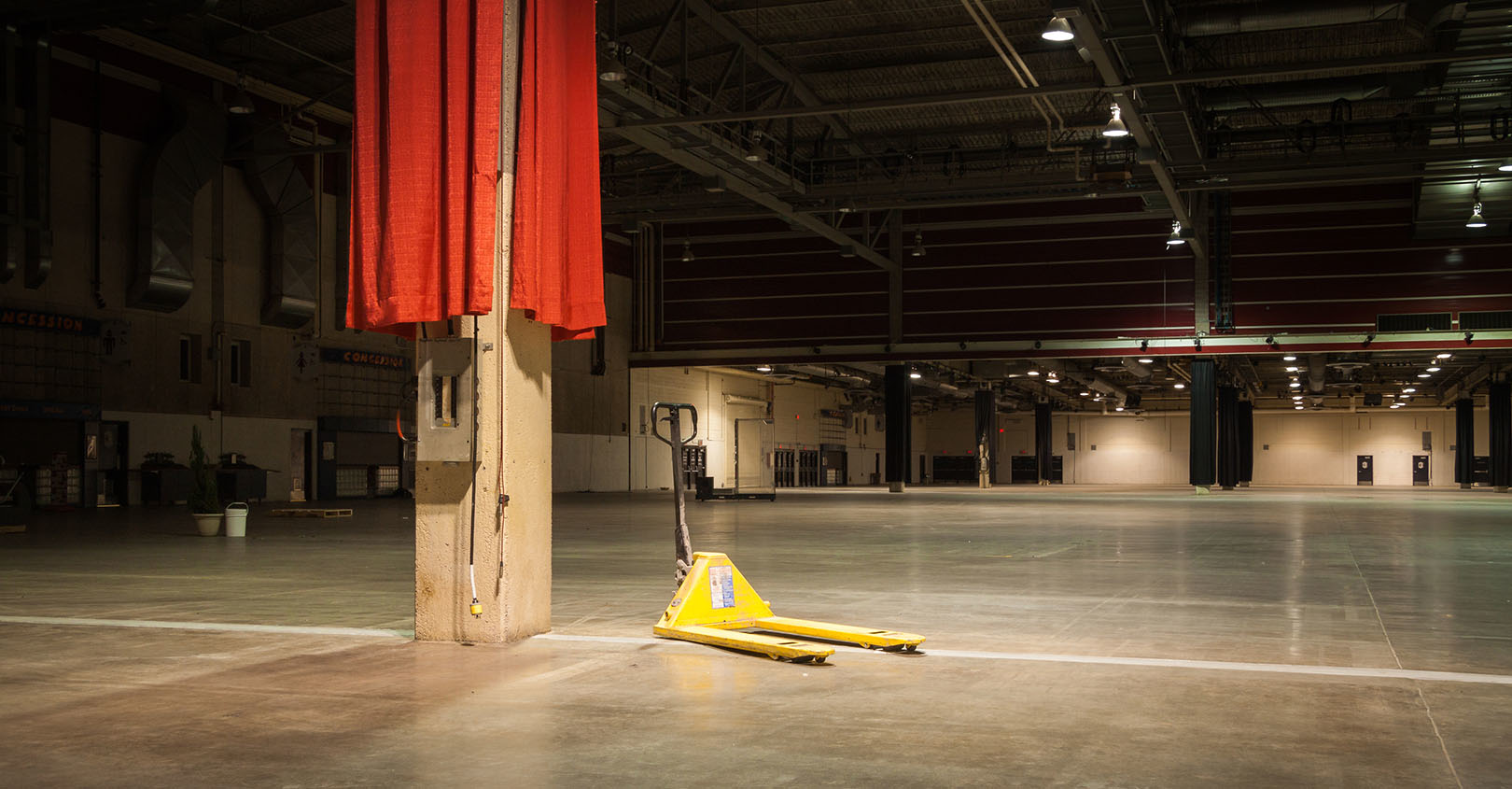 Empty Convention Center 5e8b89adca42a