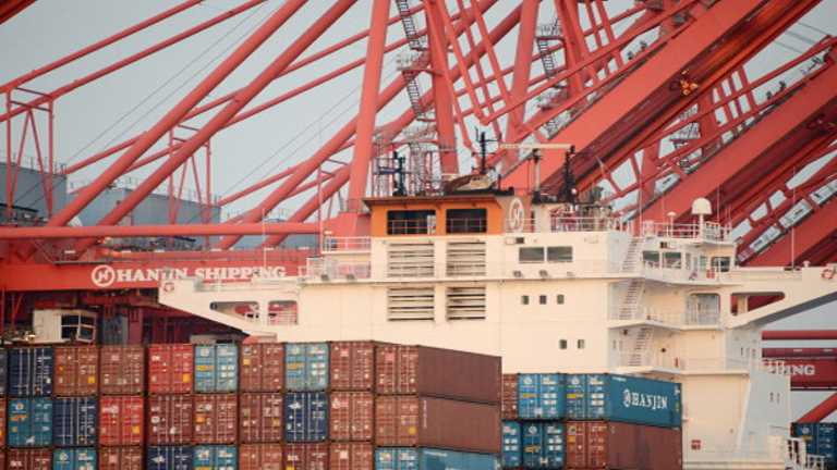 New Import Record as Retailers Stock Up Early for Holidays