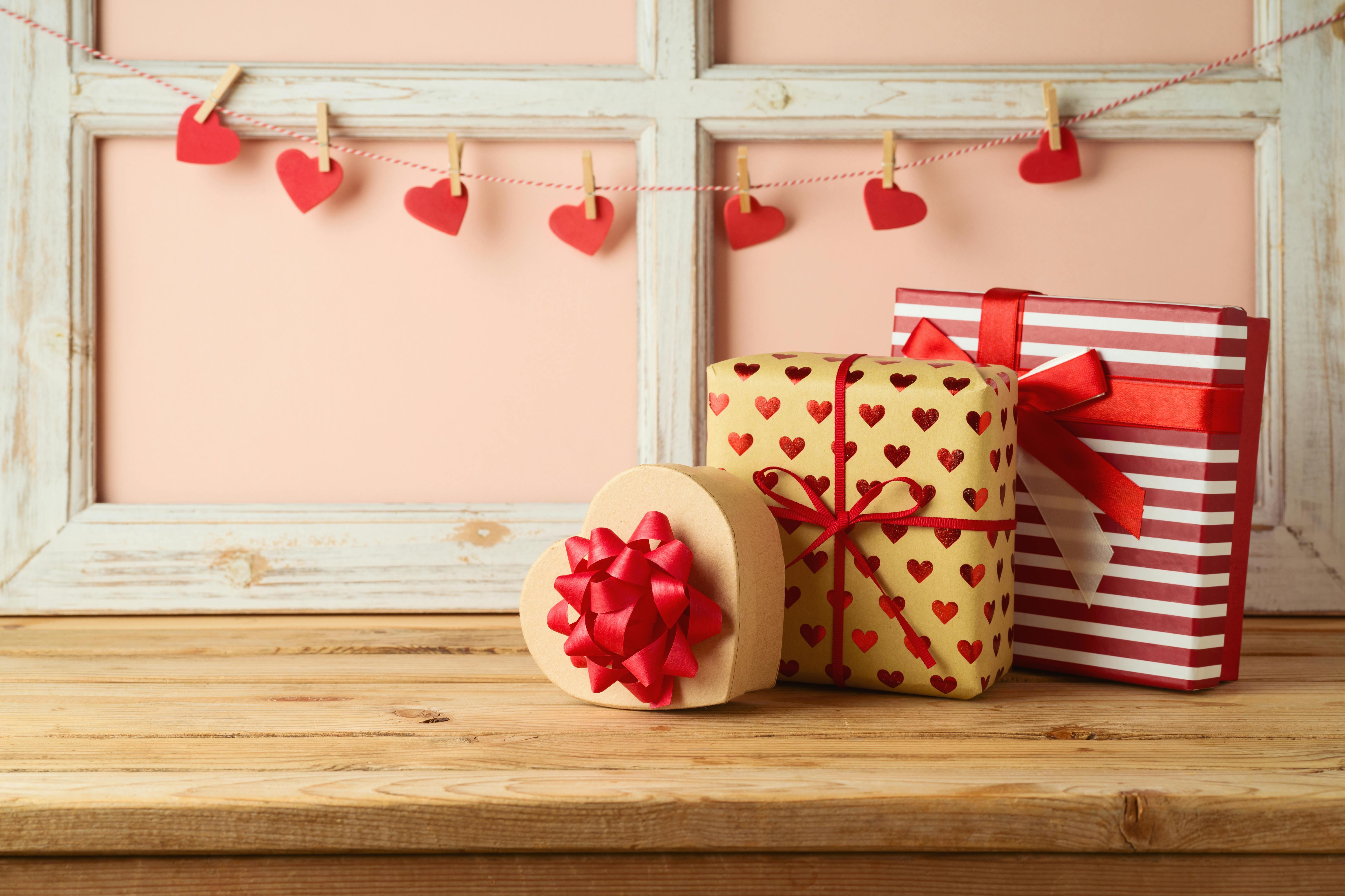 Consumers Expected to Spend Record $27. 5 Billon on Valentine&rsquo;s Day