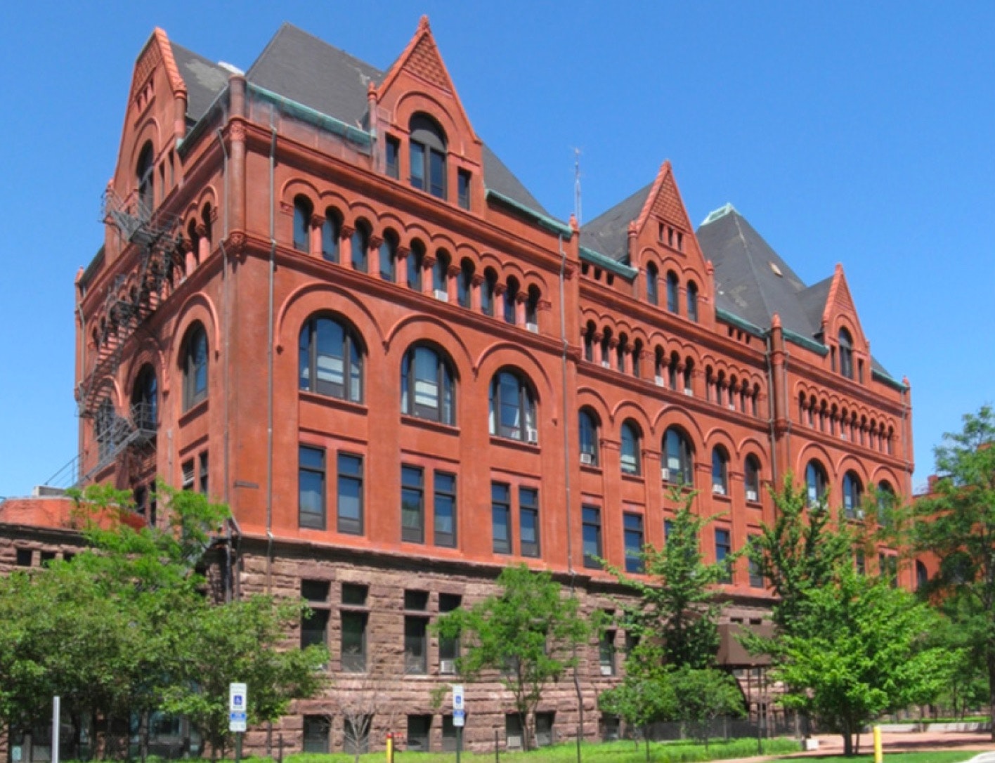 The Illinois Institute of Technology (IIT) operates a microgrid that will be paired with a microgrid a microgrid being developed by Commonwealth Edison (ComEd) for the Bronzeville community. (Photo credit: Joe Ravi/Shutterstock.com)