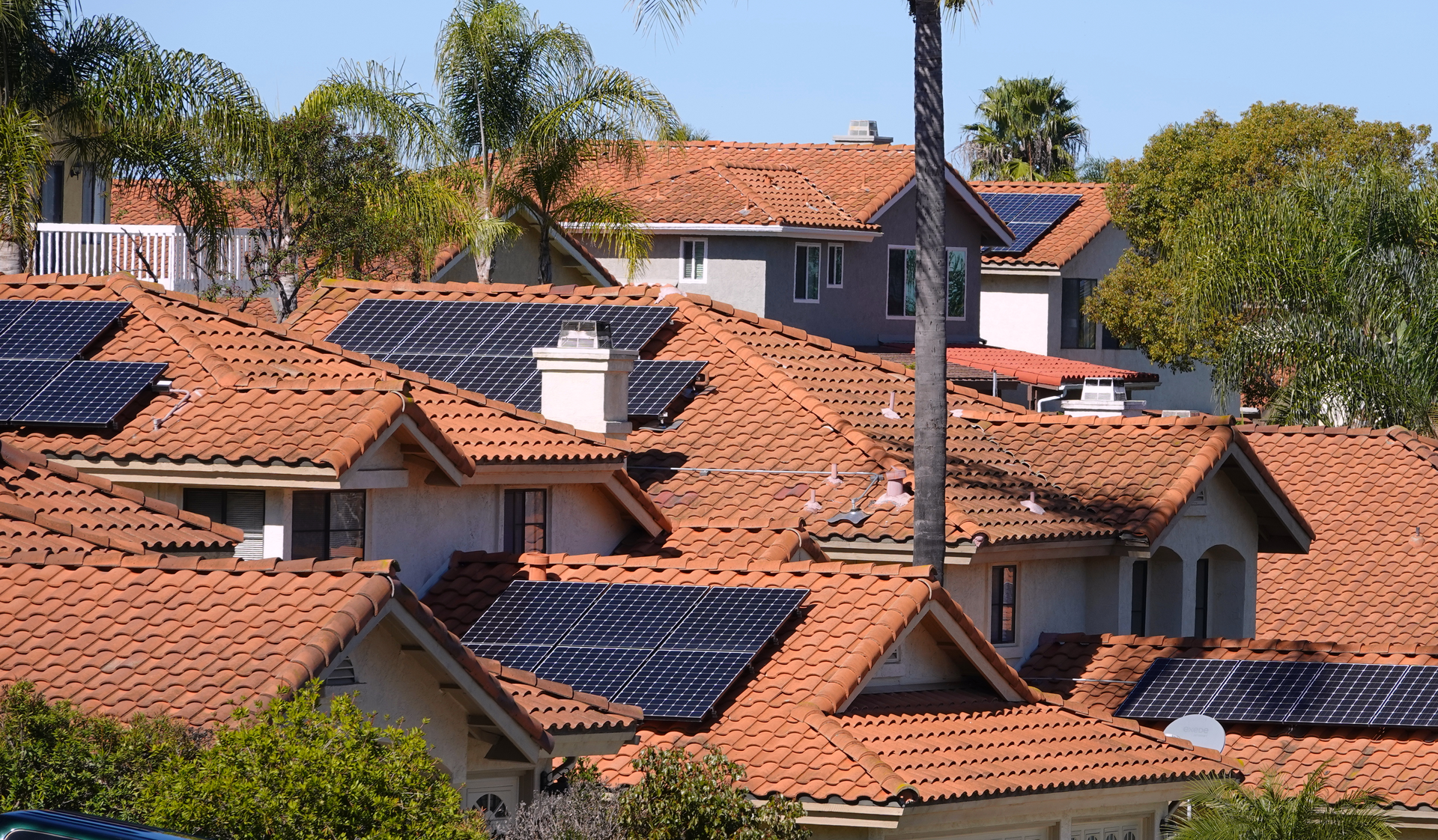Shutterstock 1310535875 Simone Hogan (rooftop Solar Ca)
