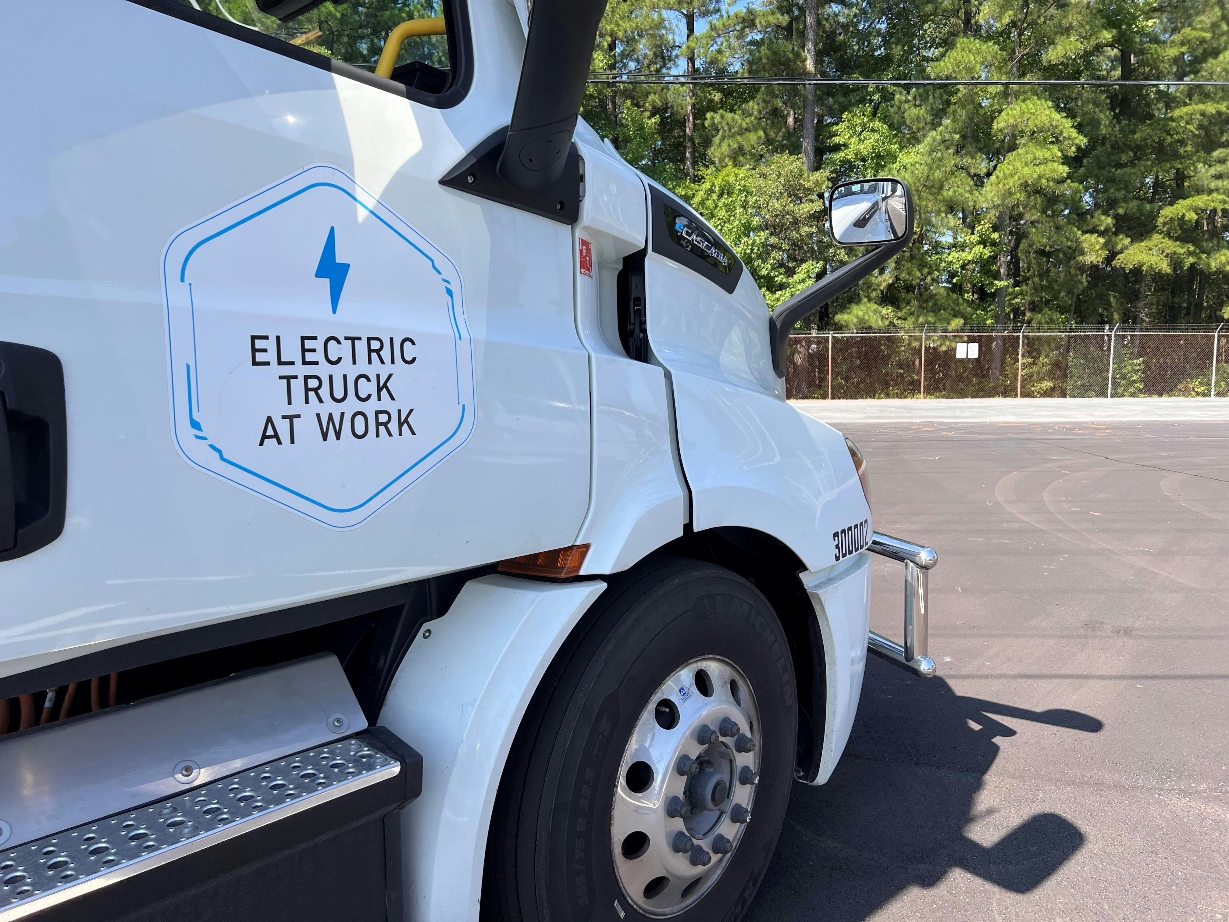 673e6783e8f4ffc40416f426 Duke Fleet Microgrid Foto 1