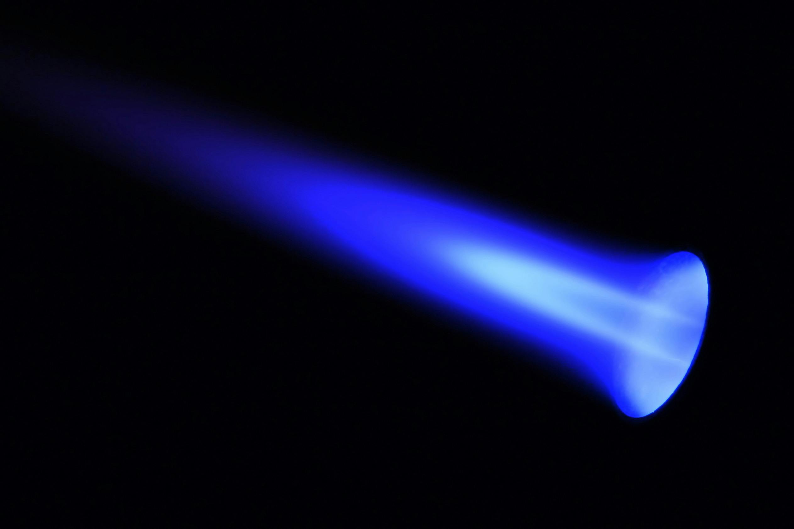 propane_blue_torch_dreamstime