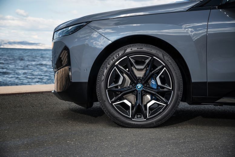 1672944923021 Pirellibmwixpzero