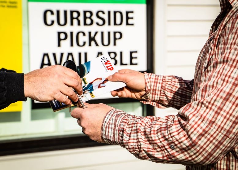 1672948898850 Curbside