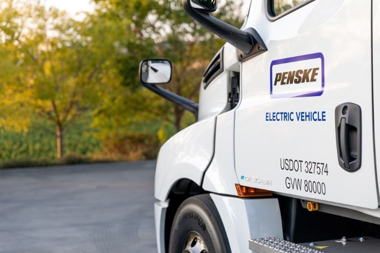 Penske-Daimler-electric-truck
