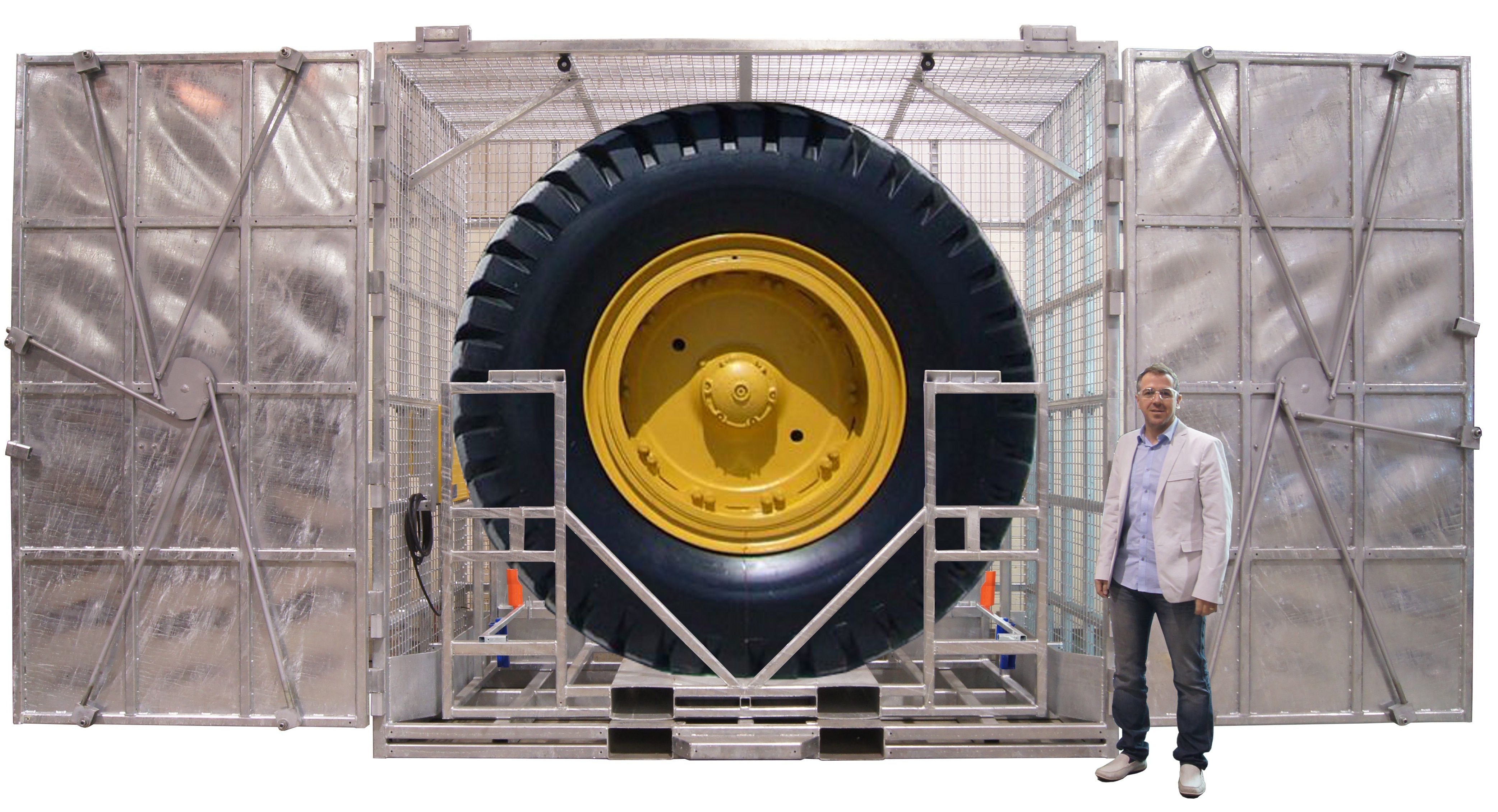 1673042306951 Martinsdebutsworldslargesttiresafetycage