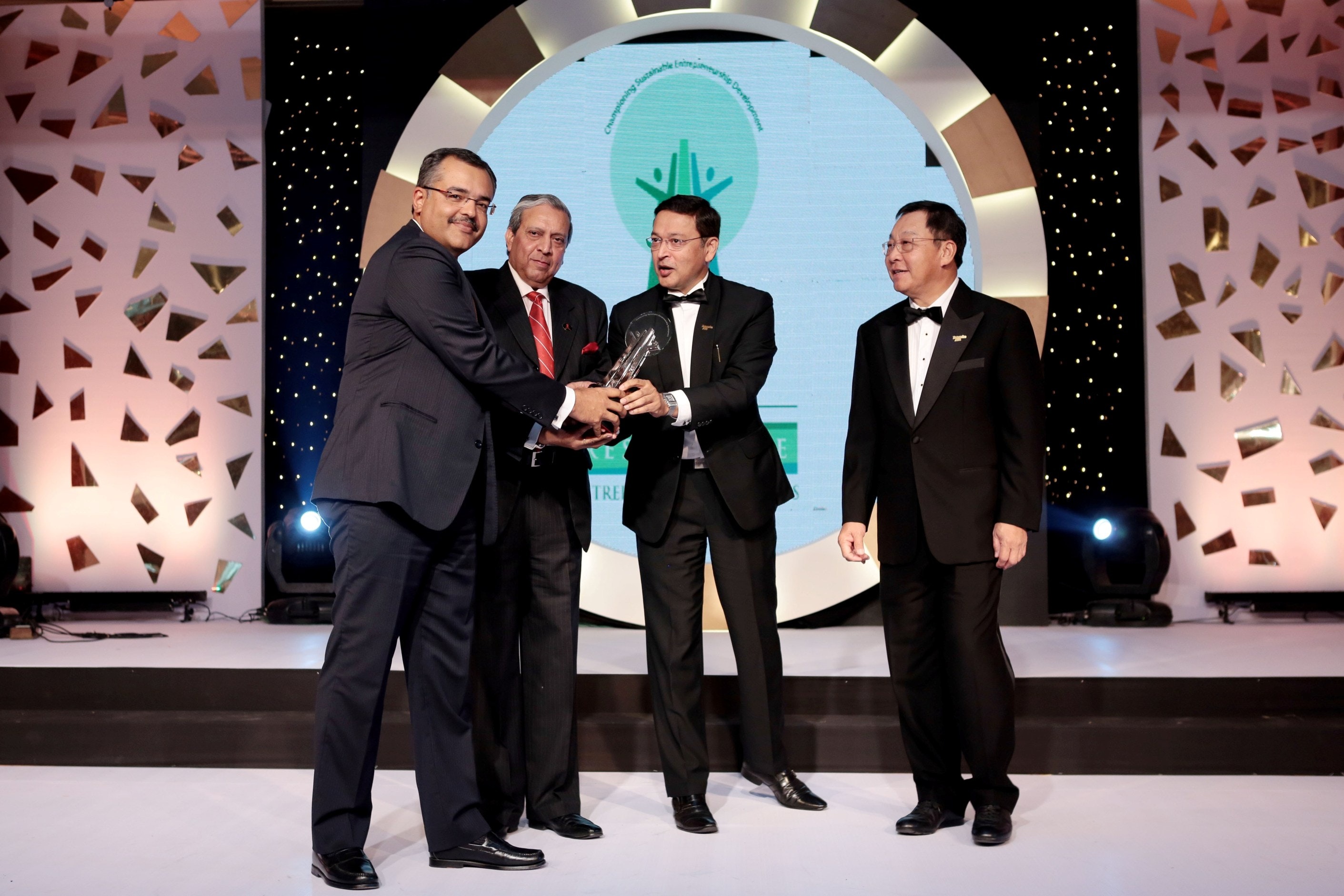 1673044210234 Apollotyreshonoredforhivaidsinitiative