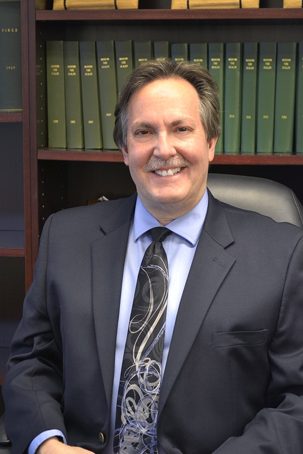 1673301173424 8qualitiesagoodsalespersonshouldhave