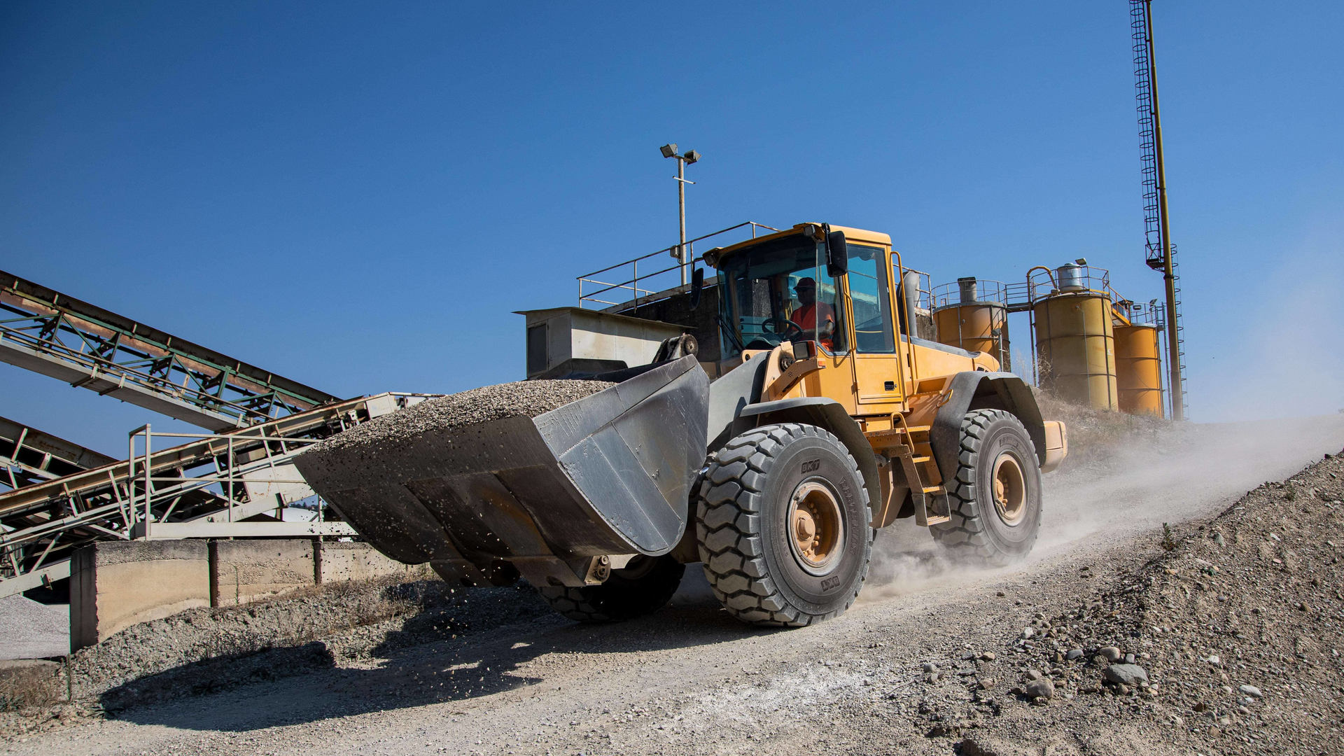 The Earthmax SR 30 will be one of several OTR tires that BKT will highlight at WasteExpo.