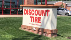 The Dunn Tire stores that Discount Tire has acquired offer auto maintenance and repair services — a major departure from Discount Tire’s traditional, tires-only strategy. The Dunn Tire stores that Discount Tire has acquired offer auto maintenance and repair services — a major departure from Discount Tire’s traditional, tires-only strategy.