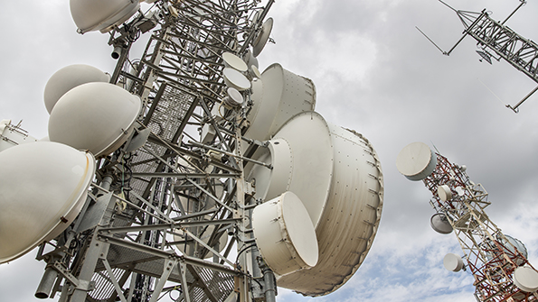 The higherfrequency of MMW bands enable smaller antennas and multipleelement phased arrays on a substrate chip Image courtesy of ThinkStock