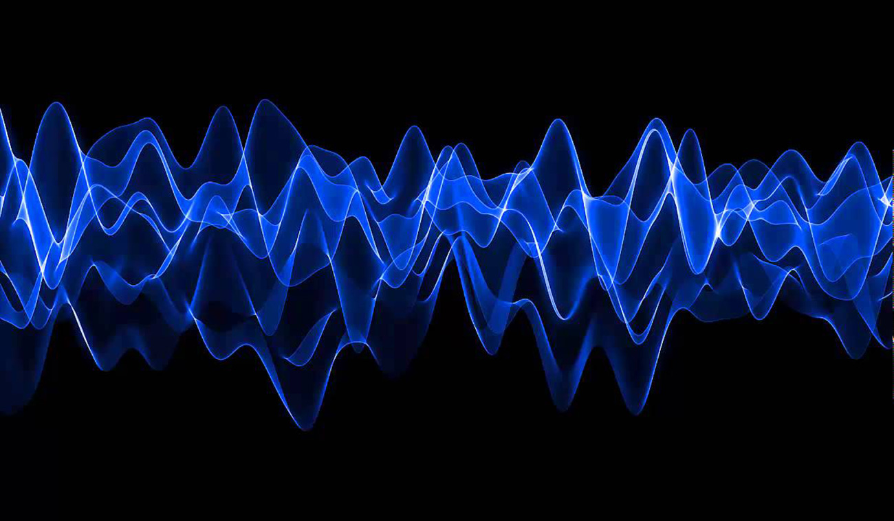 Submillimeter-Wave Transceiver Chip Tunes Across 70-GHz Bandwidth