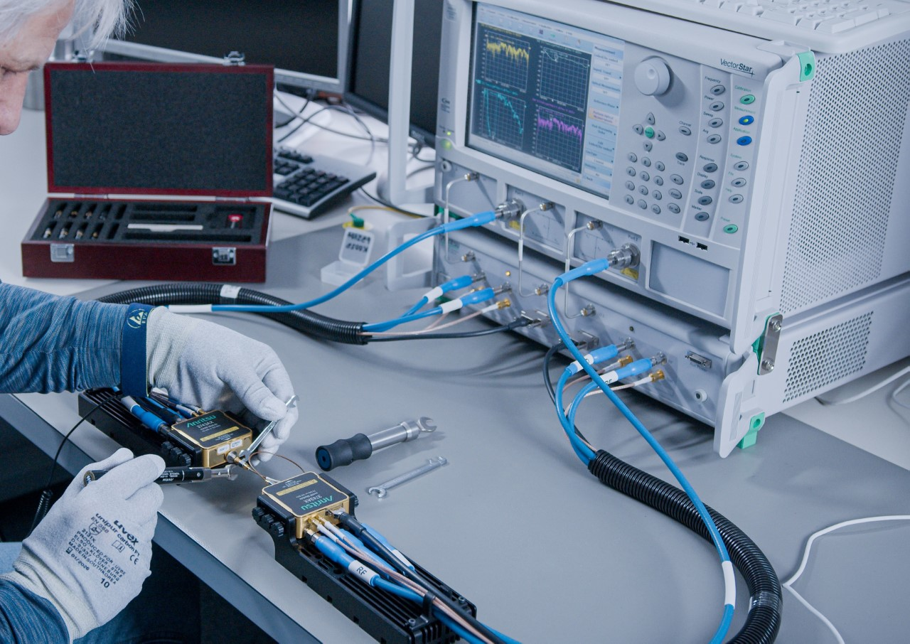 Ultrasonic Collision Avoidance Sensor Targets Industrial Apps