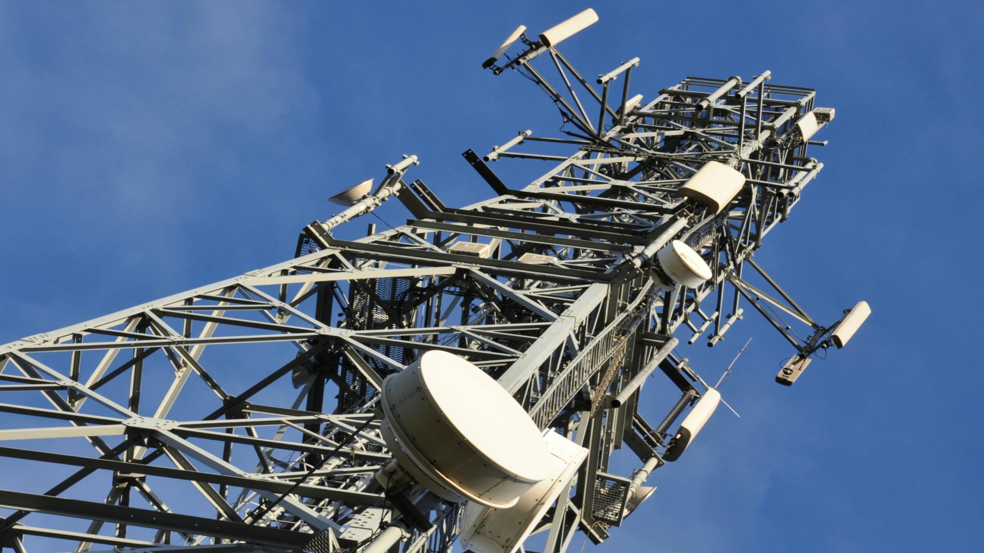 celltower_dreamstime_l_48129152