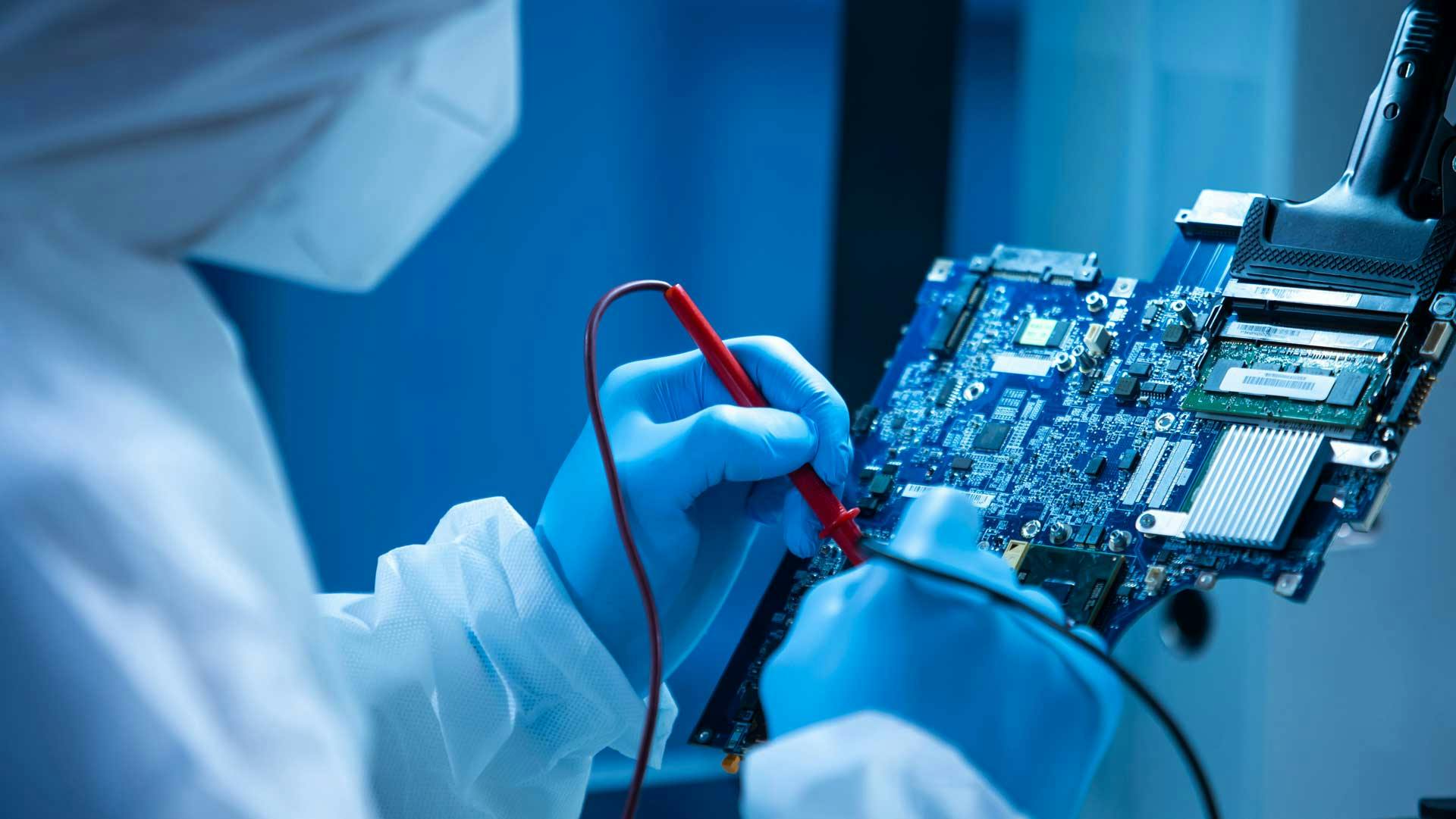 65e0b19ba83685001ed84cfe Engineer Dreamstime Shmeljov 215290382