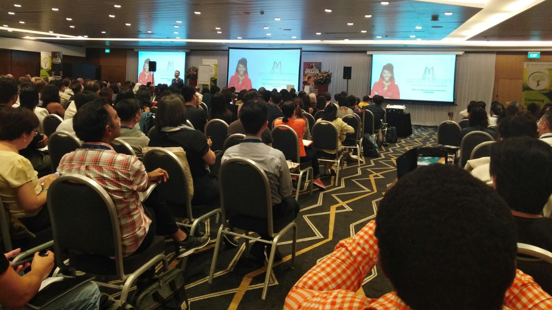 conference_dreamstime_l_153030218