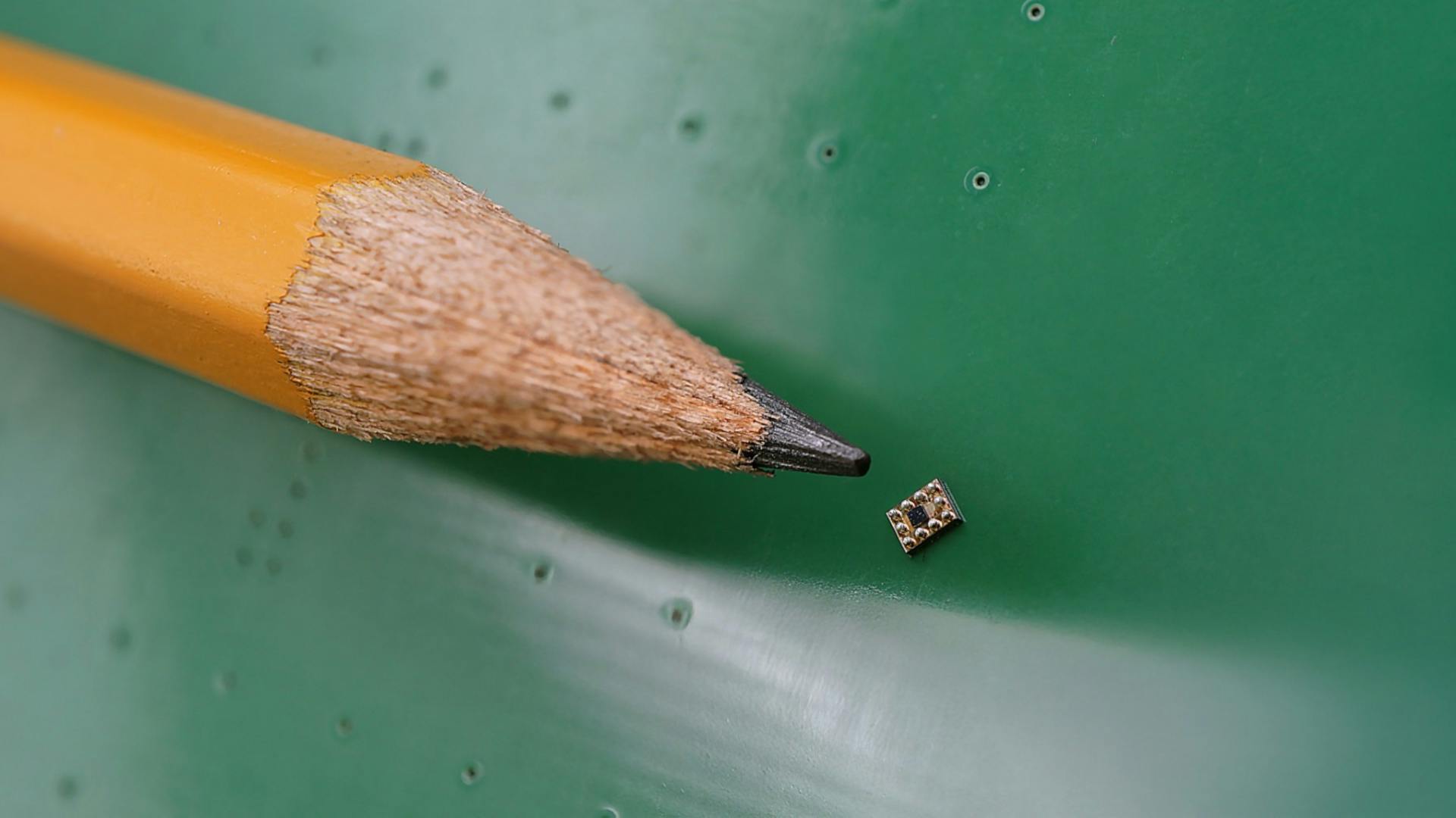 SiTime's four-output clock generator provides 76.8 MHz, 38.4 MHz, or 19.2 MHz from any output.