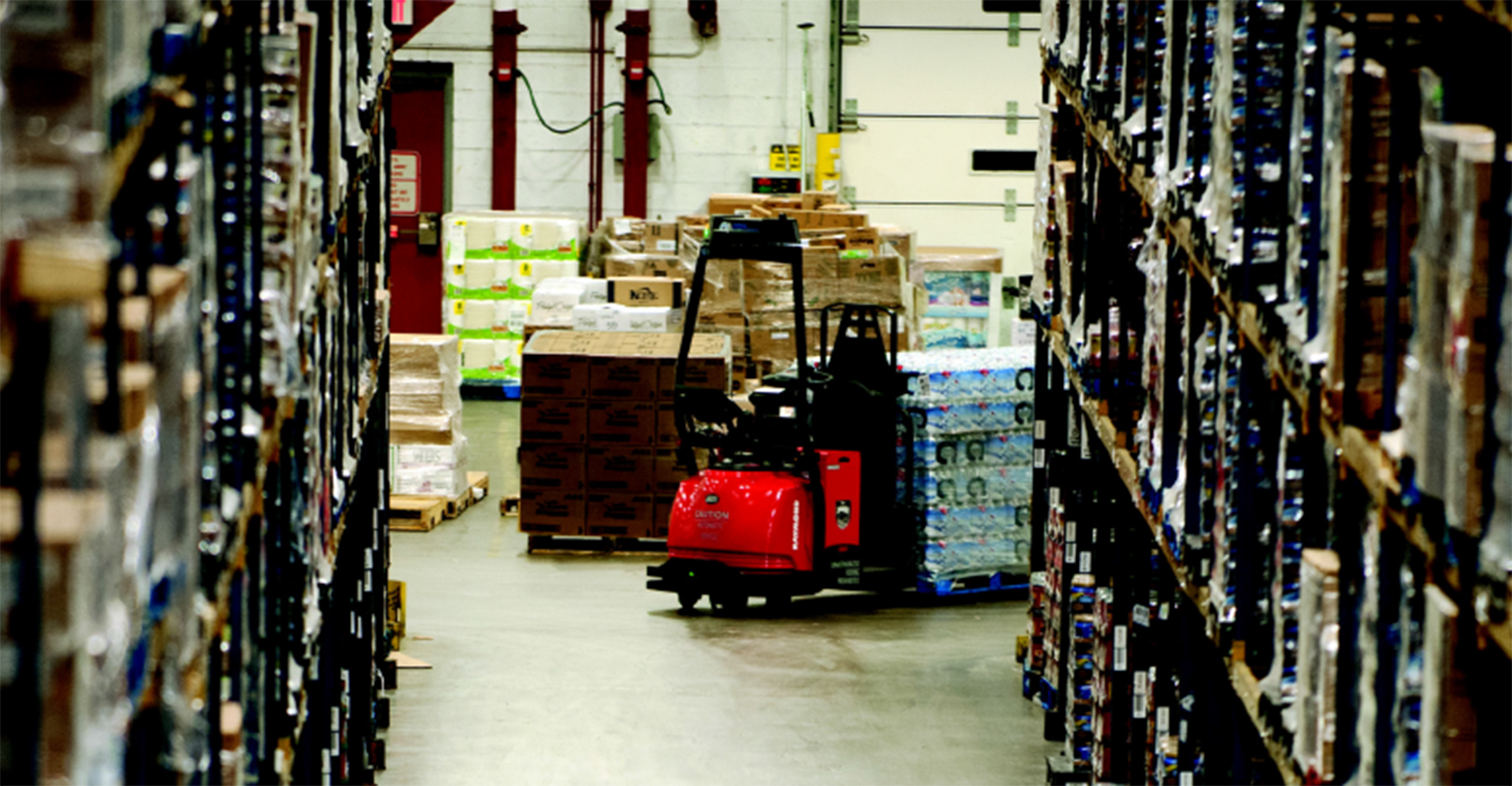 courier-in-warehouse