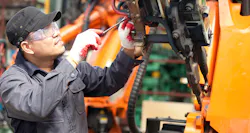 maintenance-worker-repair-getty-web maintenance-worker-repair-getty-web