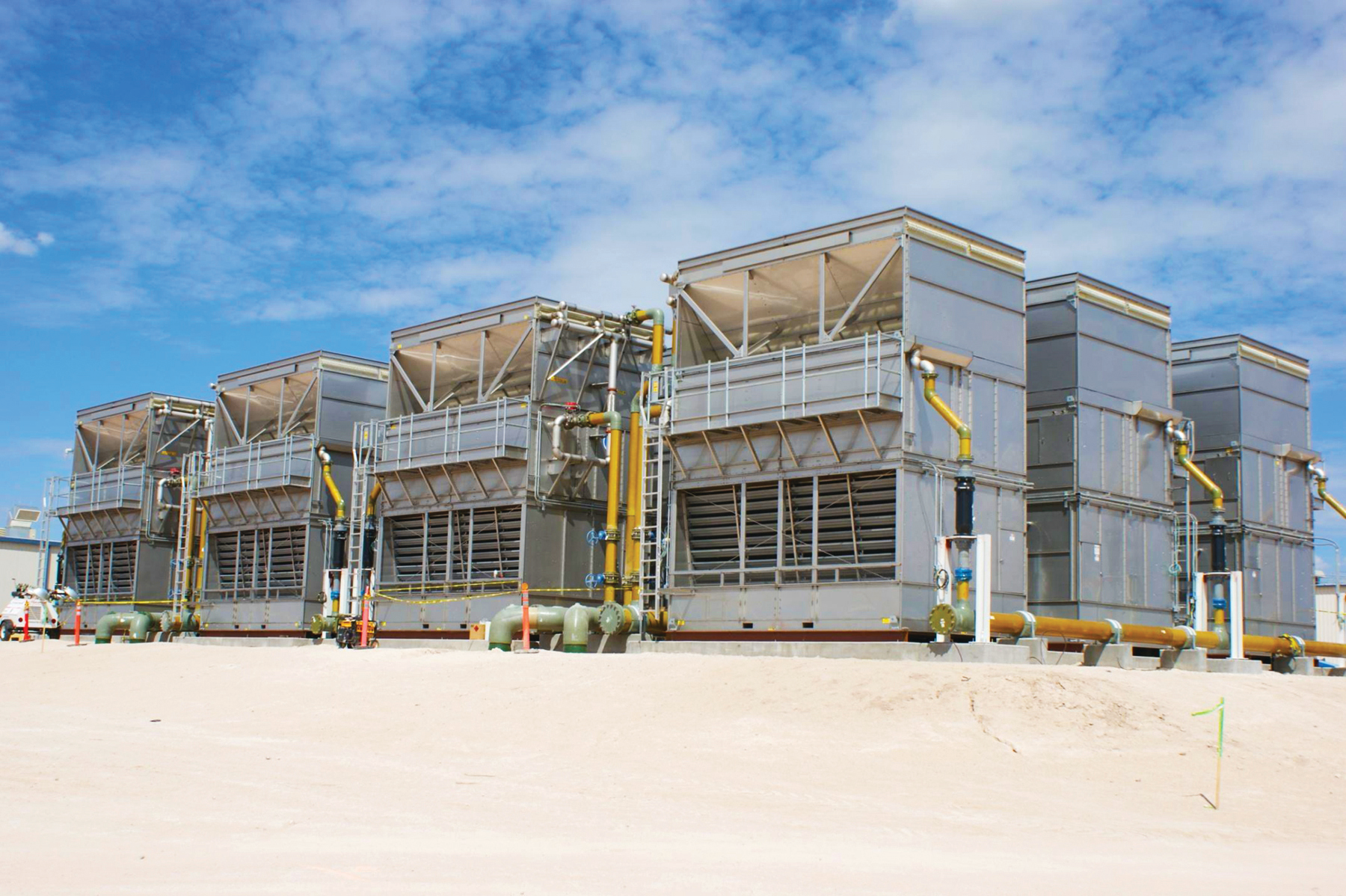 The HXV Hybrid Cooler virtually eliminates plume and reduces water usage.