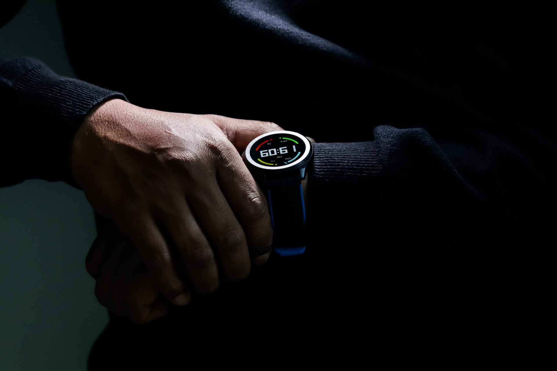 Man wearing smart watch