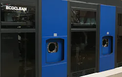 Thanks to the design and special high-purity features of the double chamber system for aqueous media, even large-sized components can be cleaned efficiently to ensure that cleanliness specifications corresponding to Grade 2 are consistently achieved. Thanks to the design and special high-purity features of the double chamber system for aqueous media, even large-sized components can be cleaned efficiently to ensure that cleanliness specifications corresponding to Grade 2 are consistently achieved.