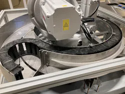 An RBR-type rotary energy chain provides energy and signals to the robot's rotary axis. An RBR-type rotary energy chain provides energy and signals to the robot's rotary axis.