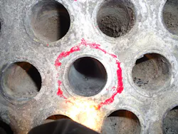 Polluted and cleaned tubes, cleaned tube in the red circle. Polluted and cleaned tubes, cleaned tube in the red circle.