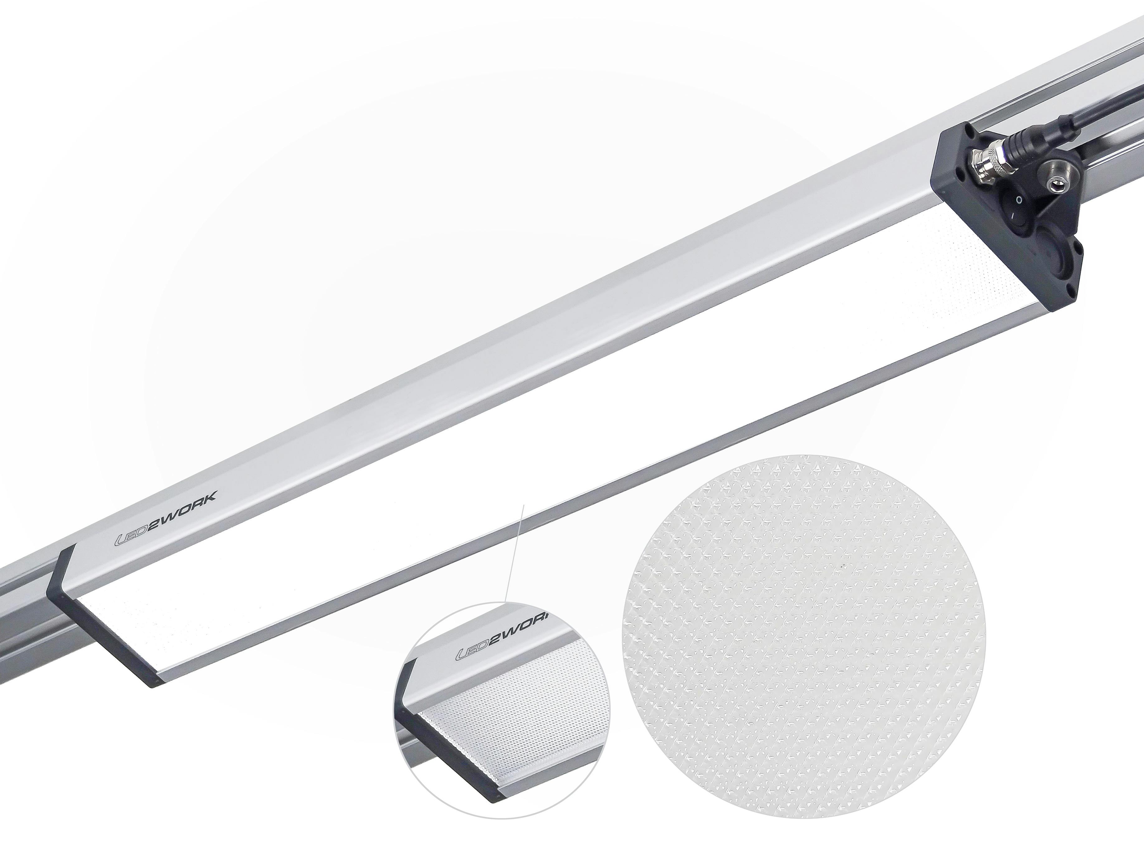 The UNILED SL DC LED light with a microprism cover is an economical alternative to conventional lighting in industrial environments. The microprism cover achieves almost 20% higher illuminance. At system workstations or in systems with T-slot profiles, the UNILED SL DC is mounted using side mounting brackets.