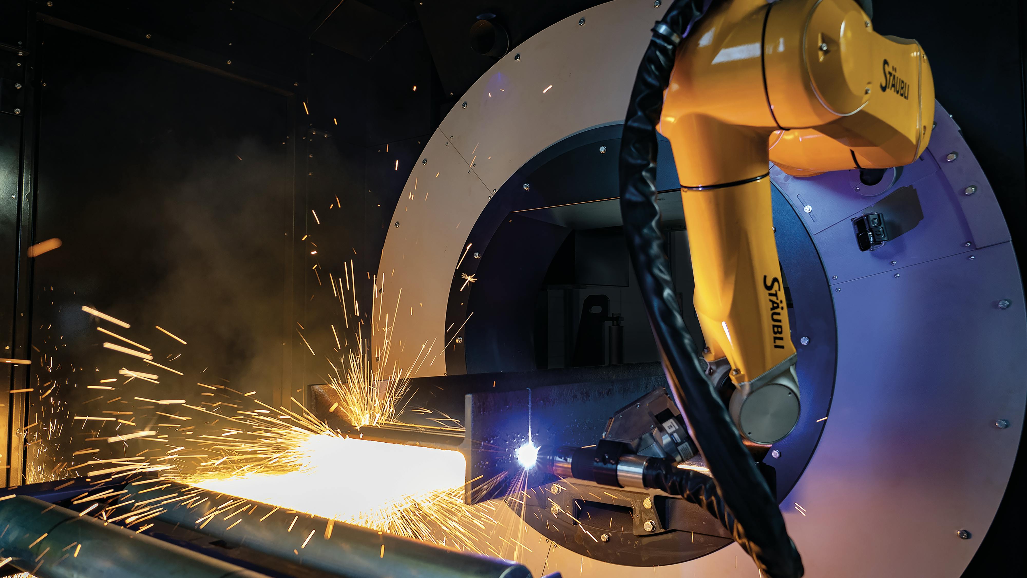 HGG APC close-up on rotating robot while plasma cutting