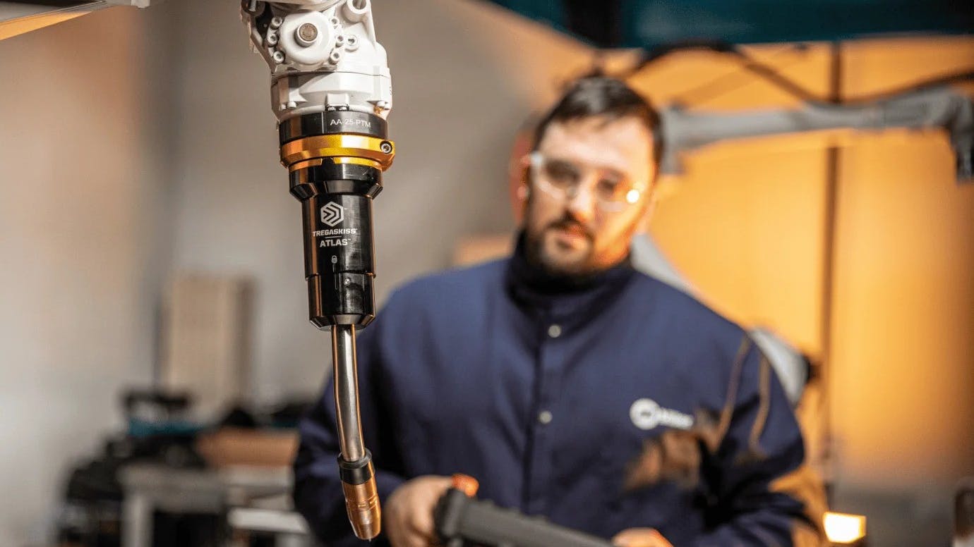 Atlas Robotic MIG Torch Improves Uptime With Air-Cooled ThruArm Design
