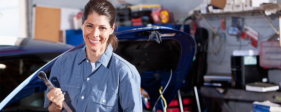 1673023970136 Femaleemployee