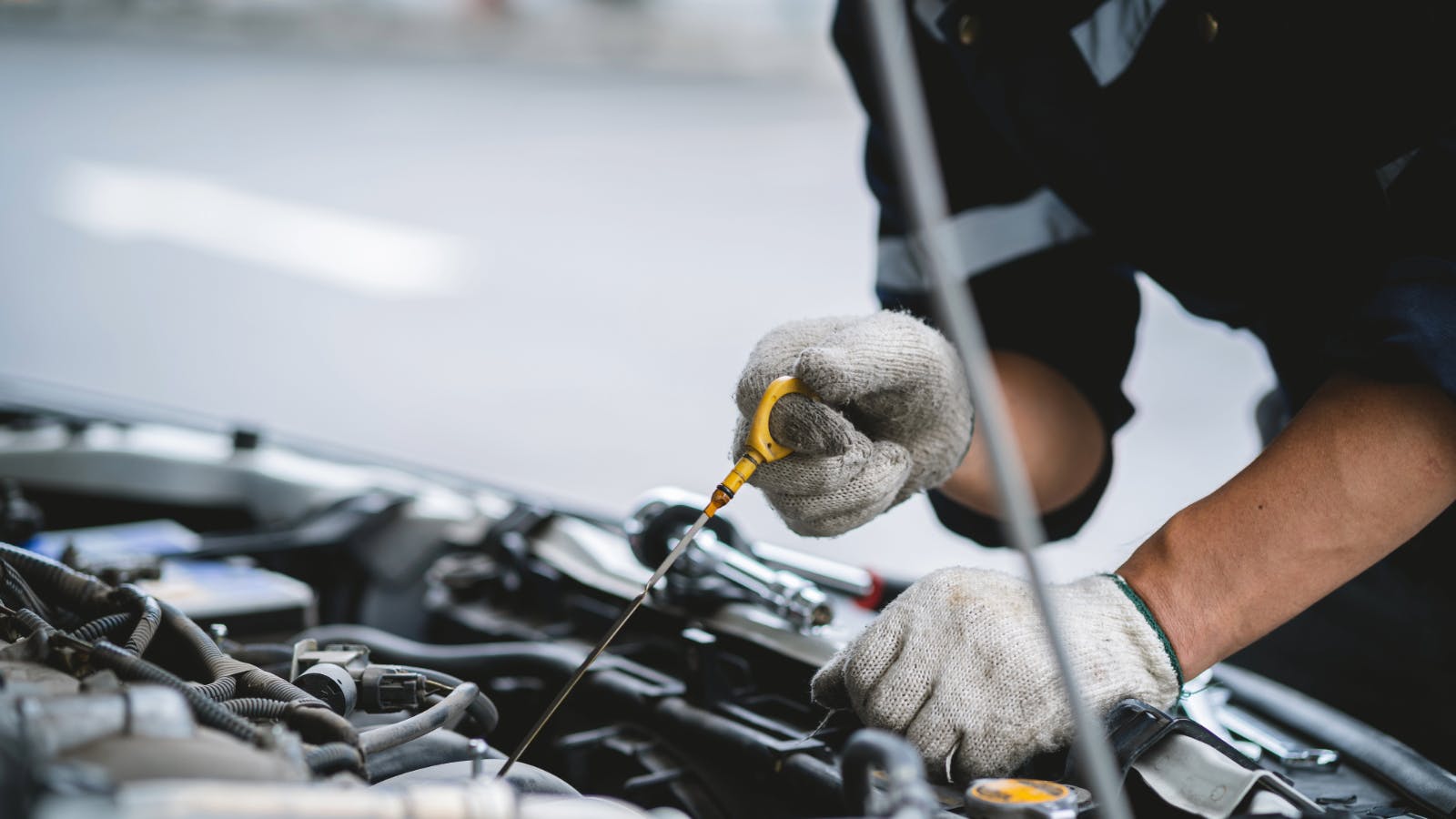 6813787d5a577ec000f3b49f Mechanic Working