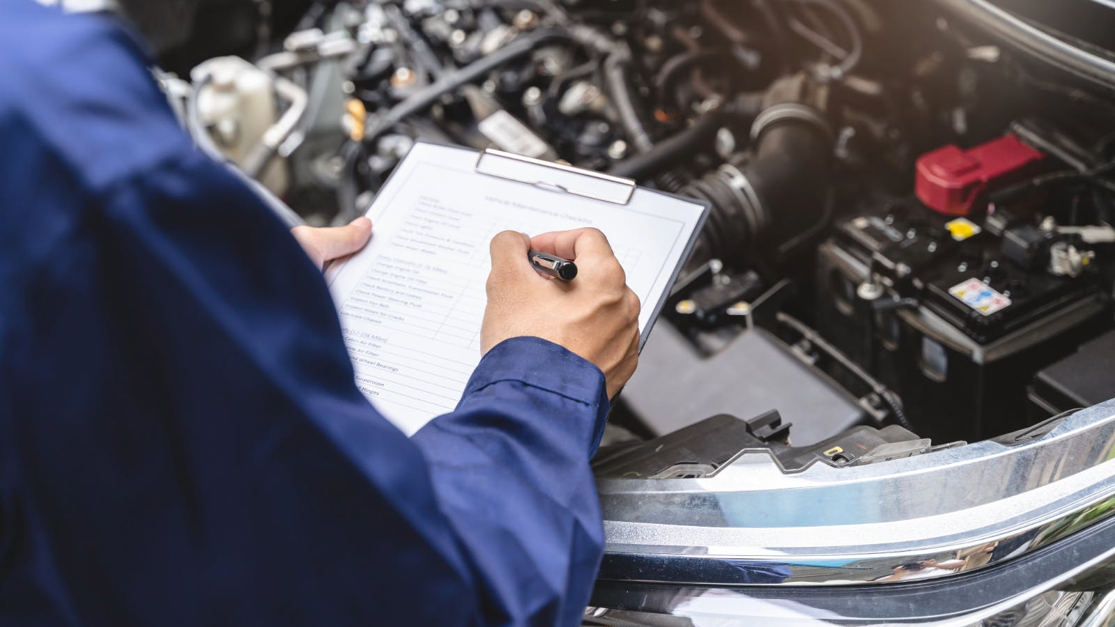 689372cd51724e9385030012 Mechanic With Checklist