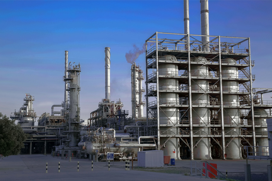 Kuwait National Petroleum Corp.'s 466,000-b/d Mina Al-Ahmadi refinery 28 miles south of Kuwait City on the Persian Gulf.
