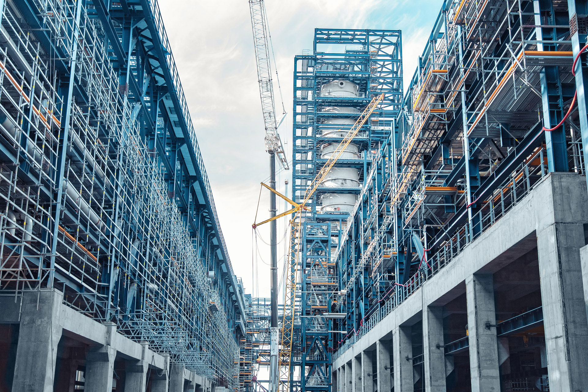 Construction at PJSC Gazprom Neft's 430,000-b/d Omsk refinery in Western Siberia.