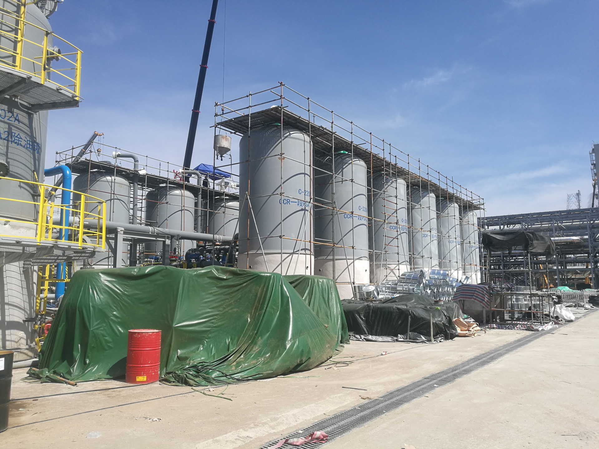 Adsorbent filling for ZPC Phase 1 units.