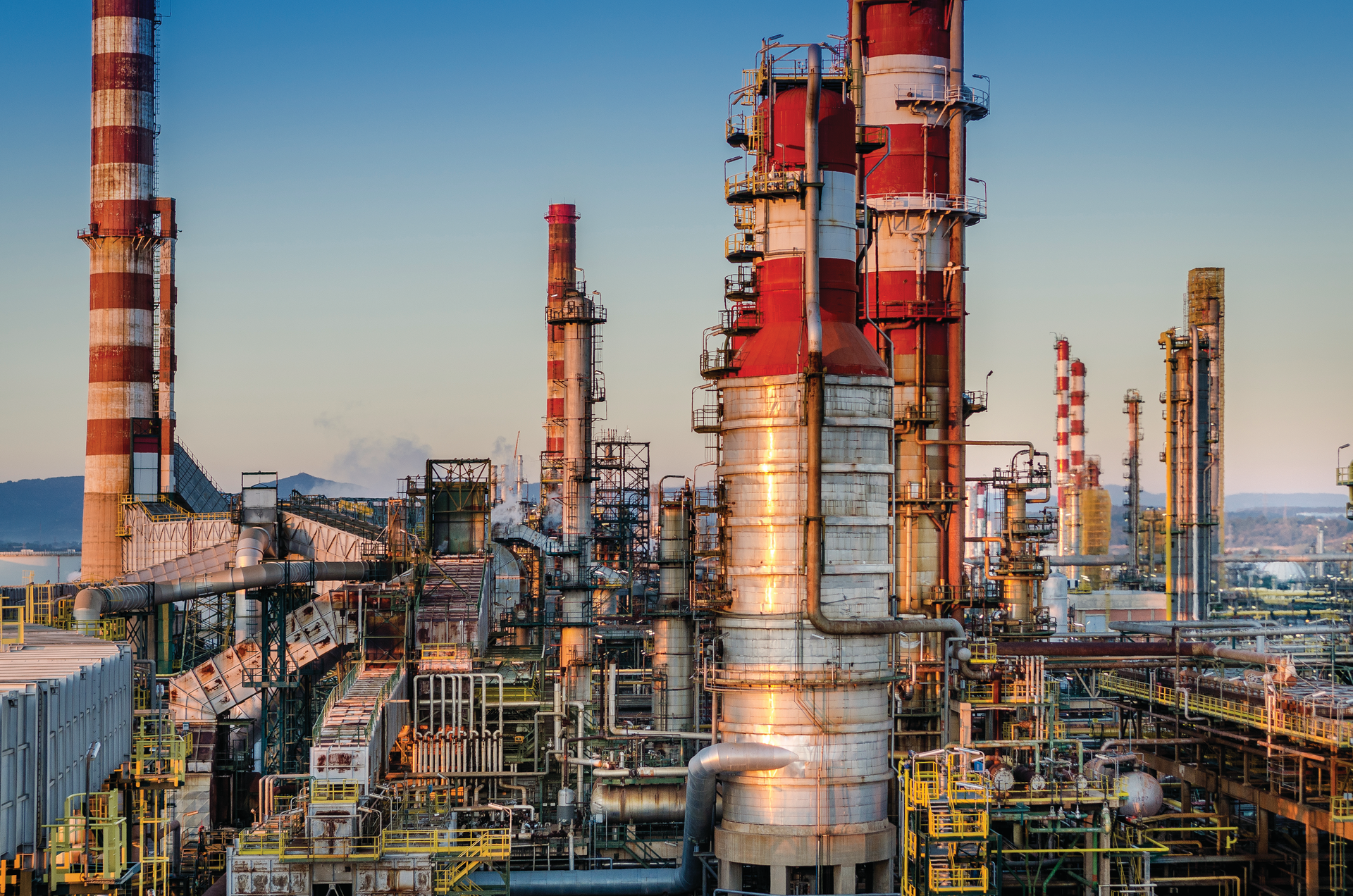 Repsol SA's 186,000-b/d Tarragona integrated refining and petrochemicals complex along northeastern Spain&rsquo;s Costa Daurada.