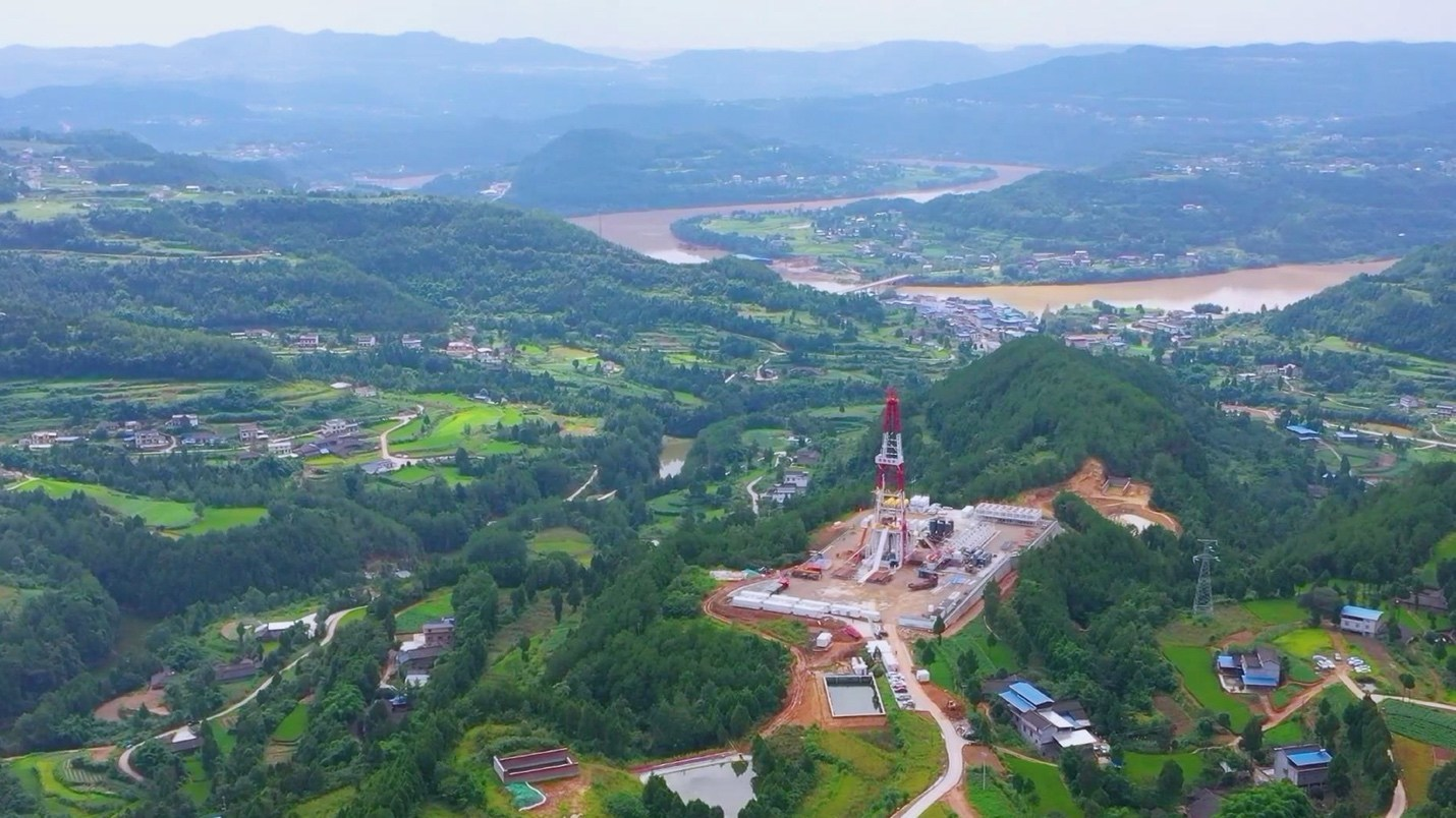 Sinopec discovers shale gas in Sichuan basin.