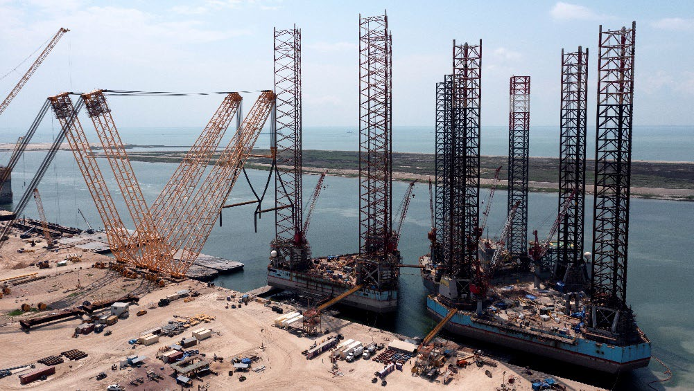 Construction of Altamira FLNG unit.