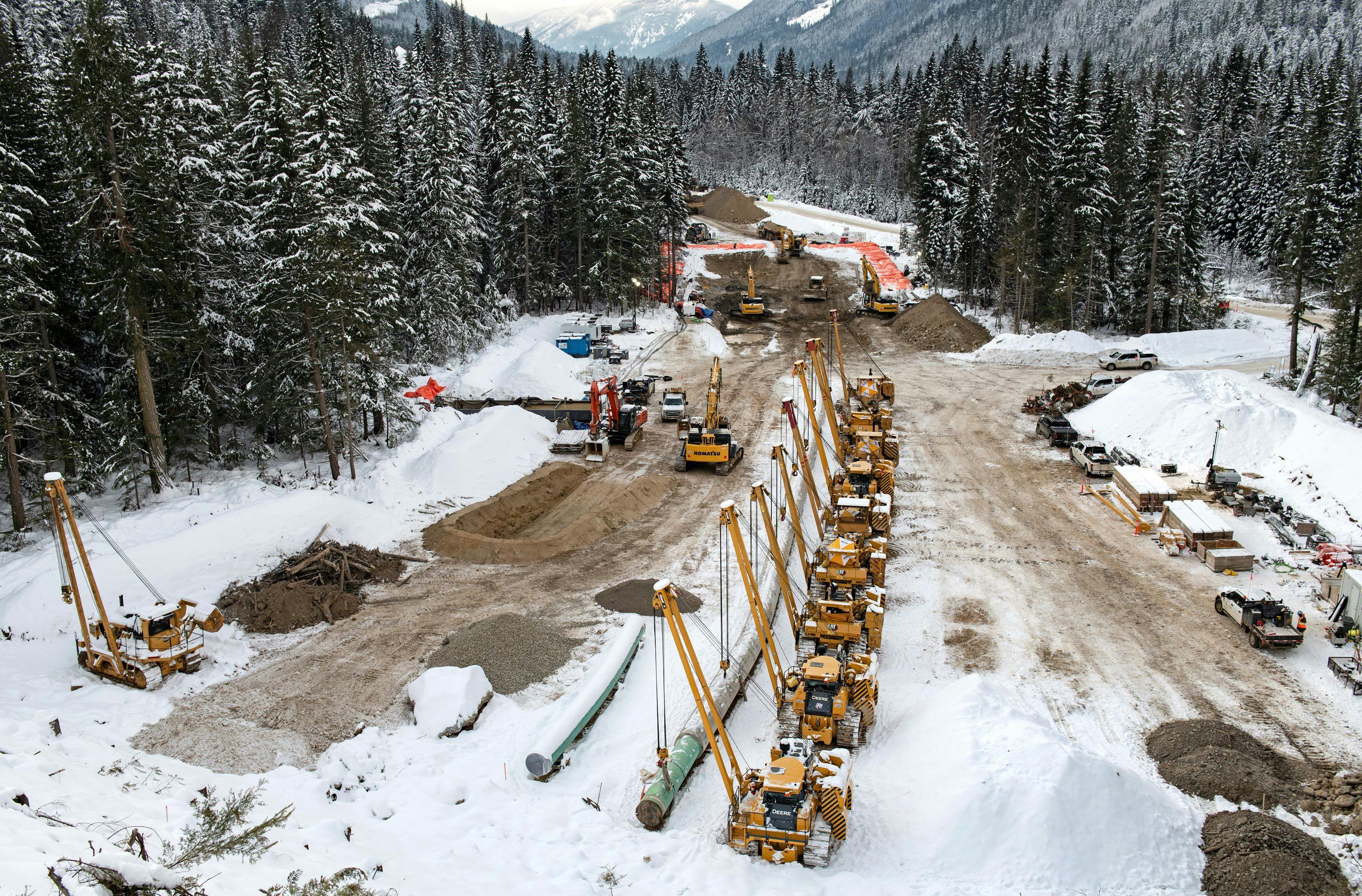 The Canada Energy Regulator approved Trans Mountain Corp.&rsquo;s application to place its 590,000-b/d expansion project in service. The expansion included 988 km of new pipeline, 193 km of reactivated pipeline, 12 new pump stations, 19 new storage tanks, and three new berths at Westridge.