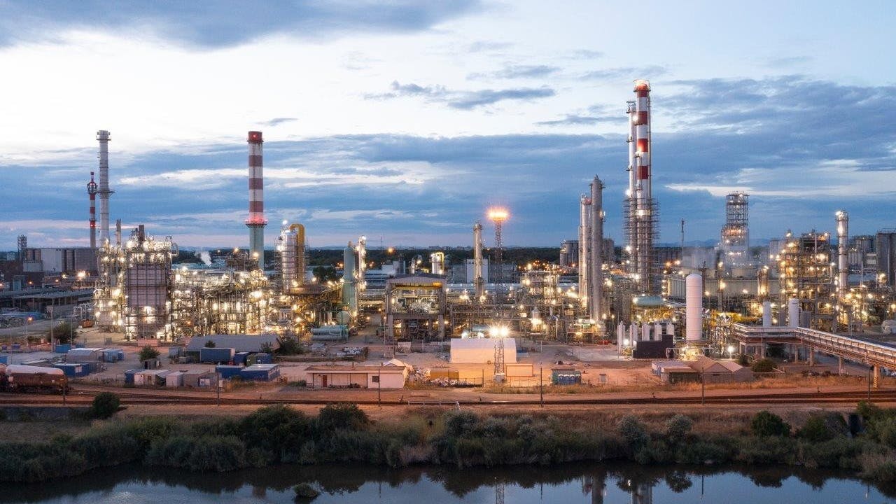 MOL Group Tisza&uacute;jv&aacute;ros petrochemicals complex