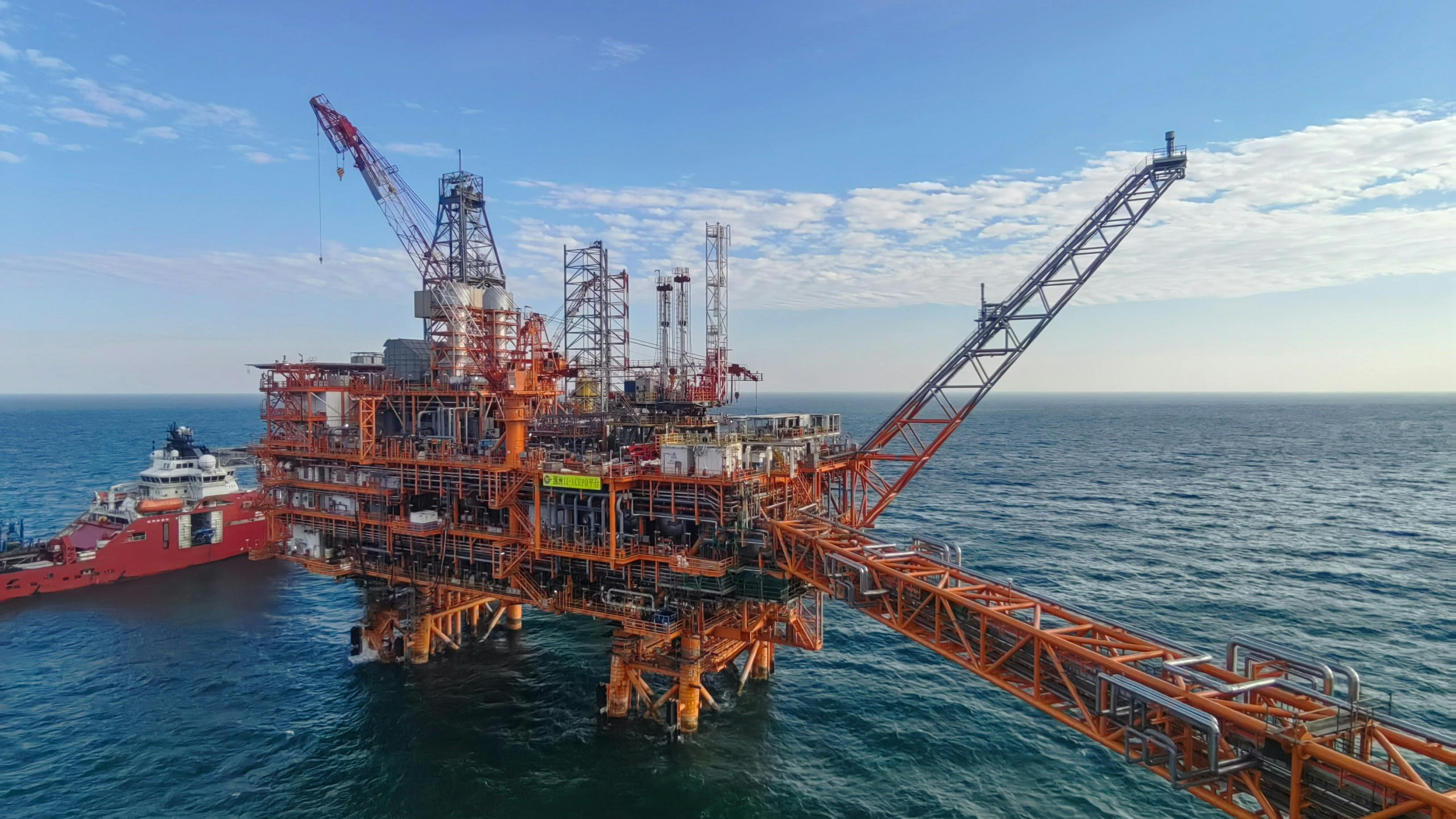 Offshore oil and gas platform