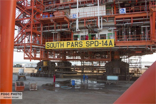 Load-out has started of platform 14A for Phase 14 of the South Pars gas field development in the Persian Gulf