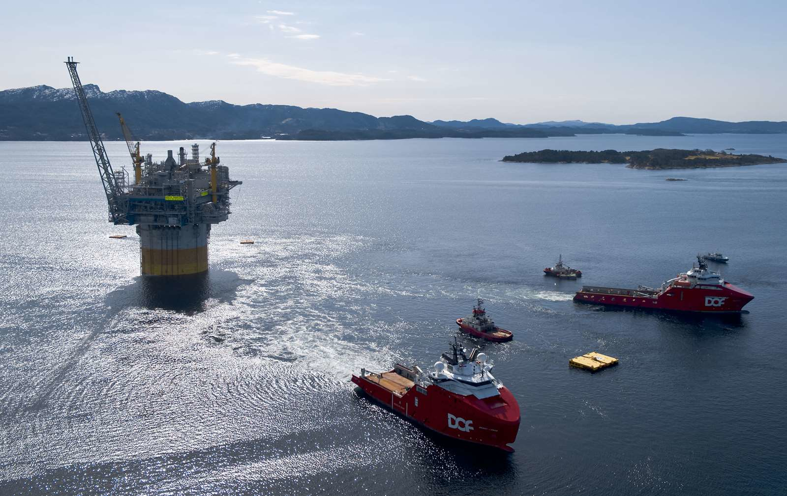 DOF vessels Skandi Vega and Skandi Iceman towing the Aasta Hansteen spar platform.